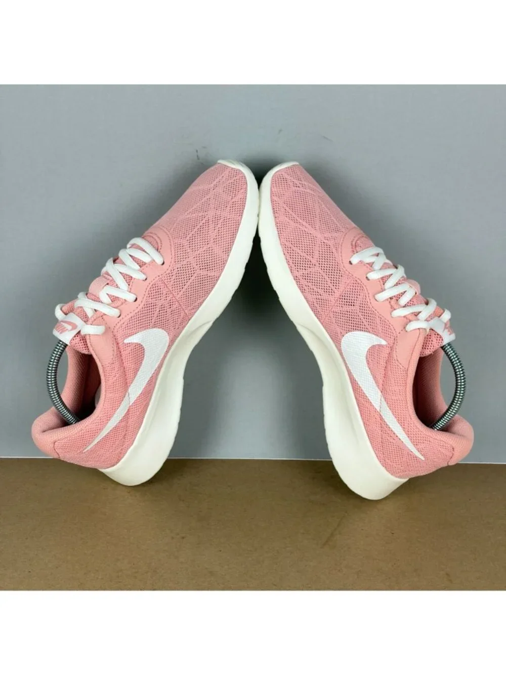 Nike Tanjun SE Coral Stardust Sail Athletic Shoes Womens 8.5 Pink White Low Top